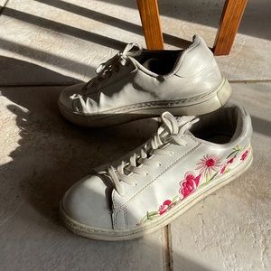 white embroidered roses sneakers